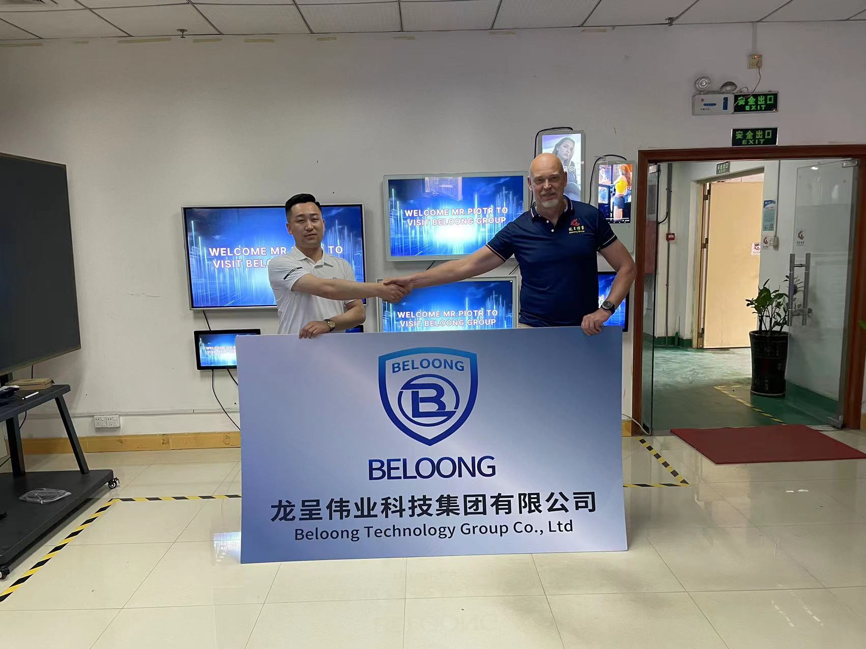 波蘭客戶參觀深圳工廠